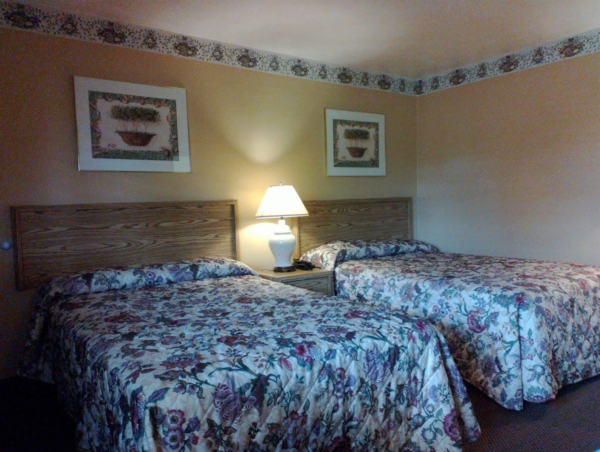 Colonial Inn Mercer-Grove City Eksteriør bilde