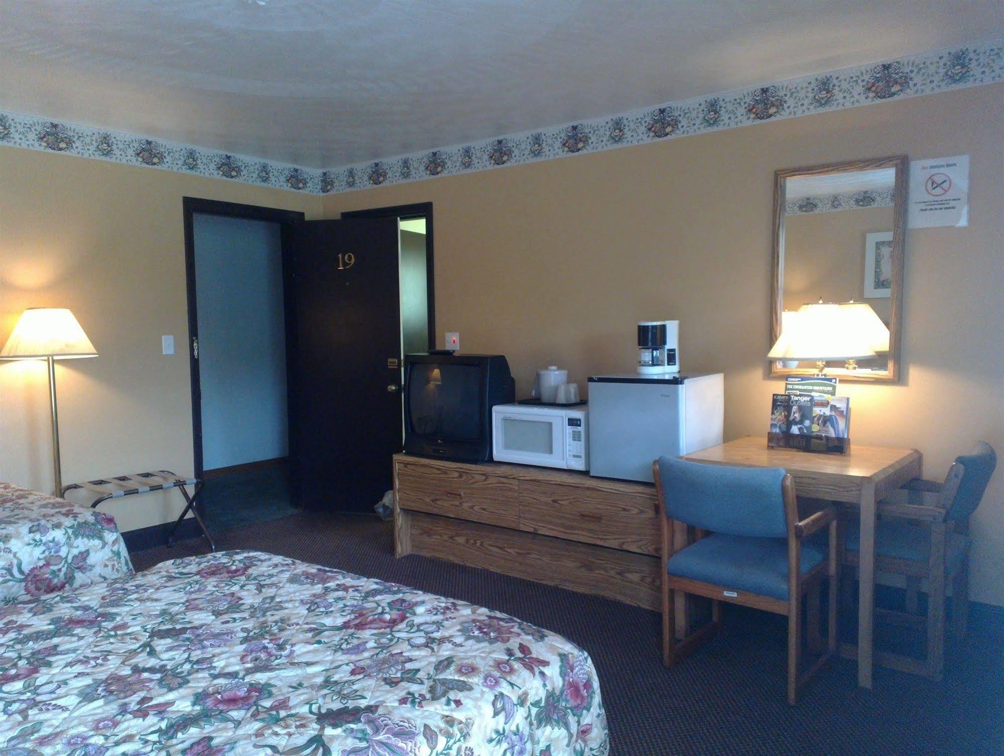 Colonial Inn Mercer-Grove City Eksteriør bilde