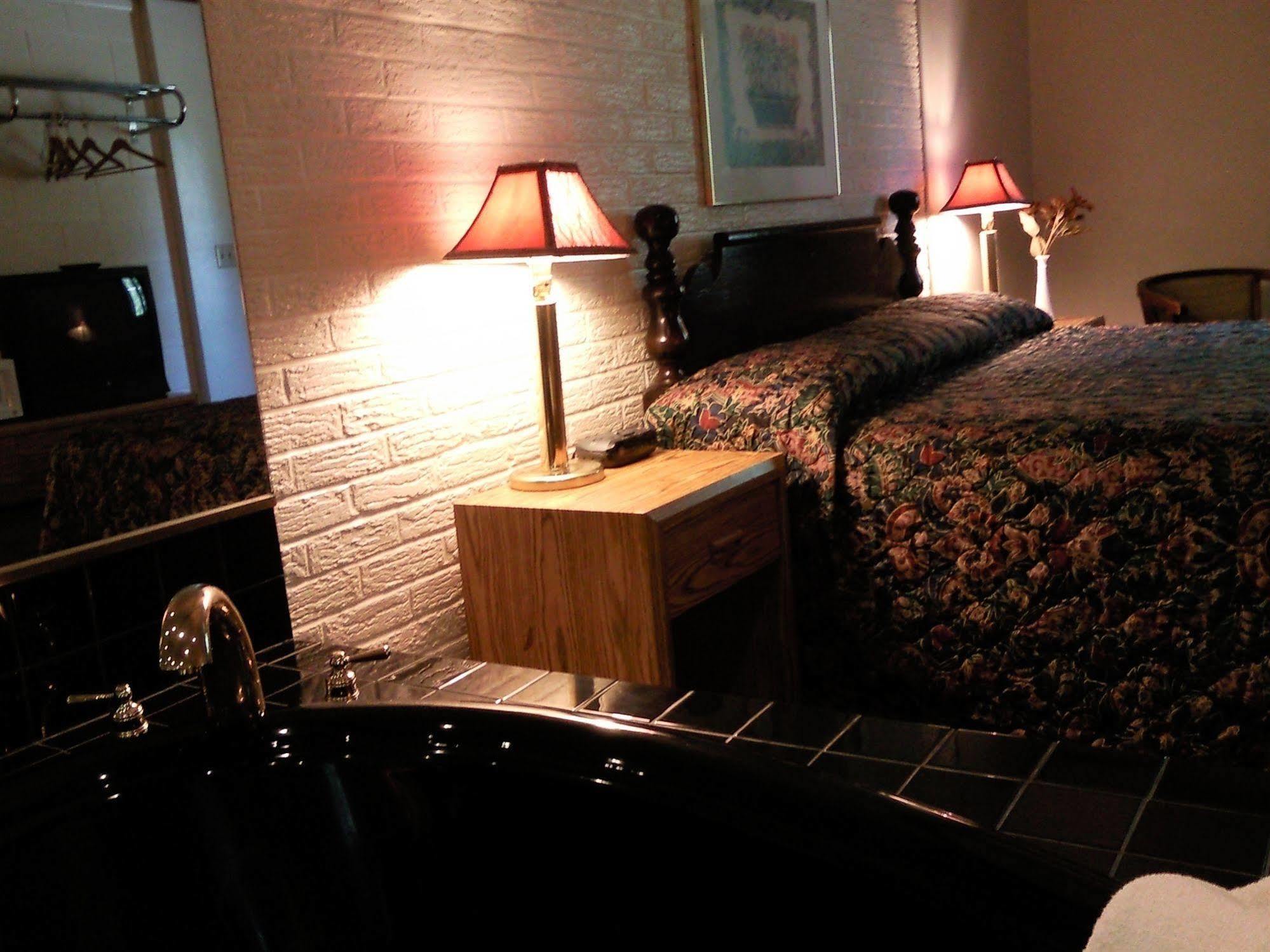 Colonial Inn Mercer-Grove City Rom bilde
